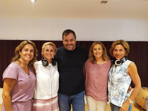 CON LAS CHICAS DE SIEMPRE ASI